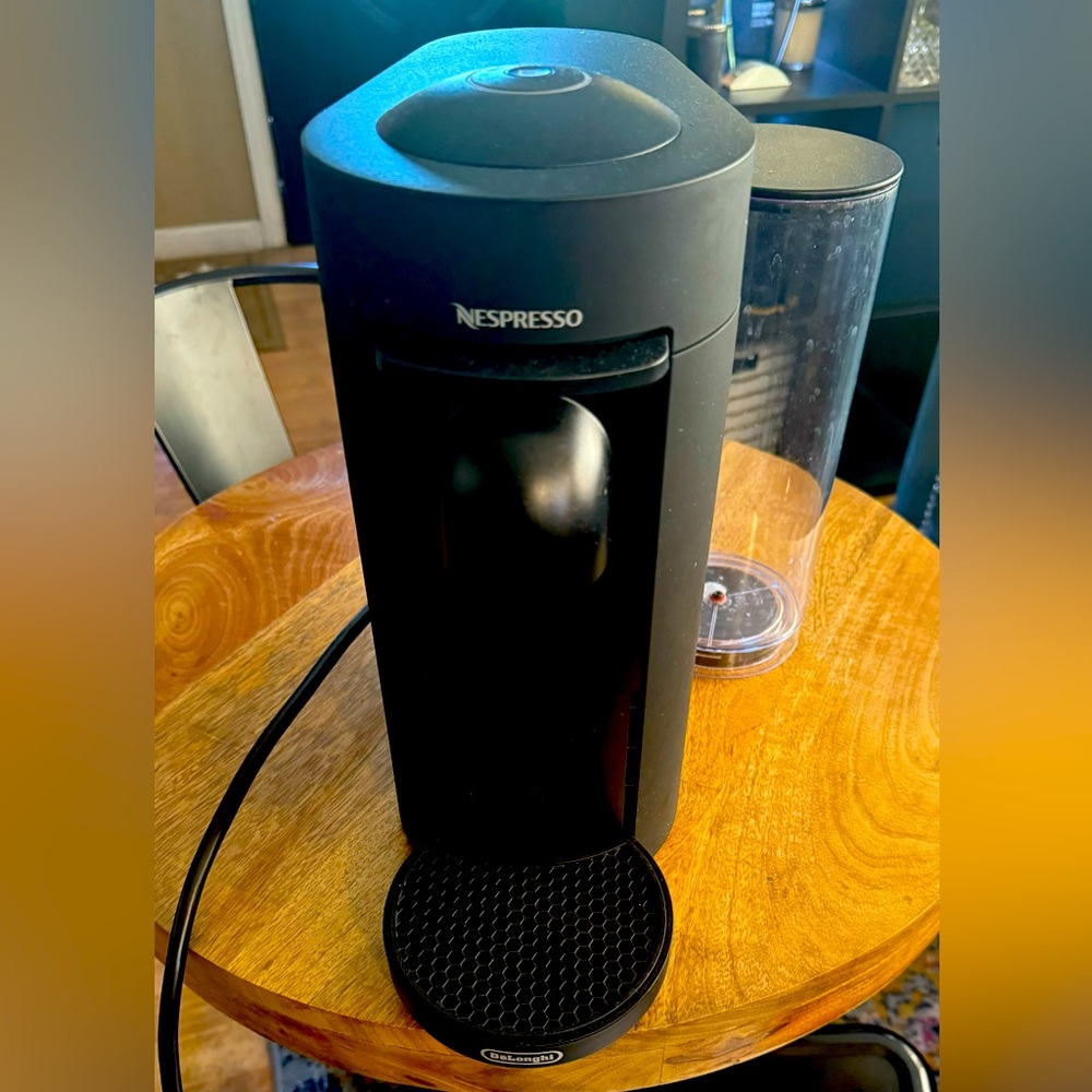 De’Longhi Nespresso Vertuo Machine